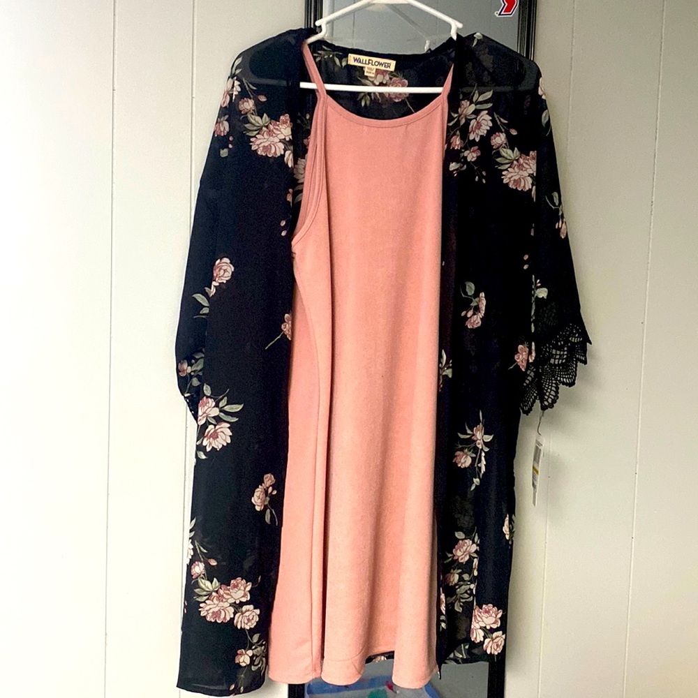 Size Medium, 2 piece set from Wallflower.